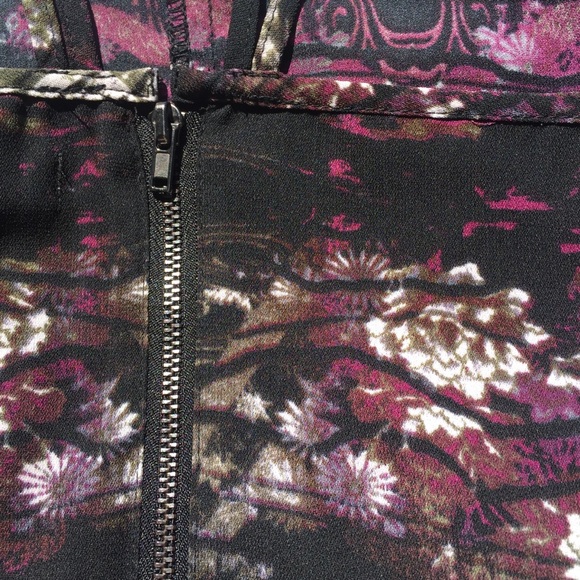 UO SILENCE + NOISE | cropped floral tank top - Picture 6 of 8